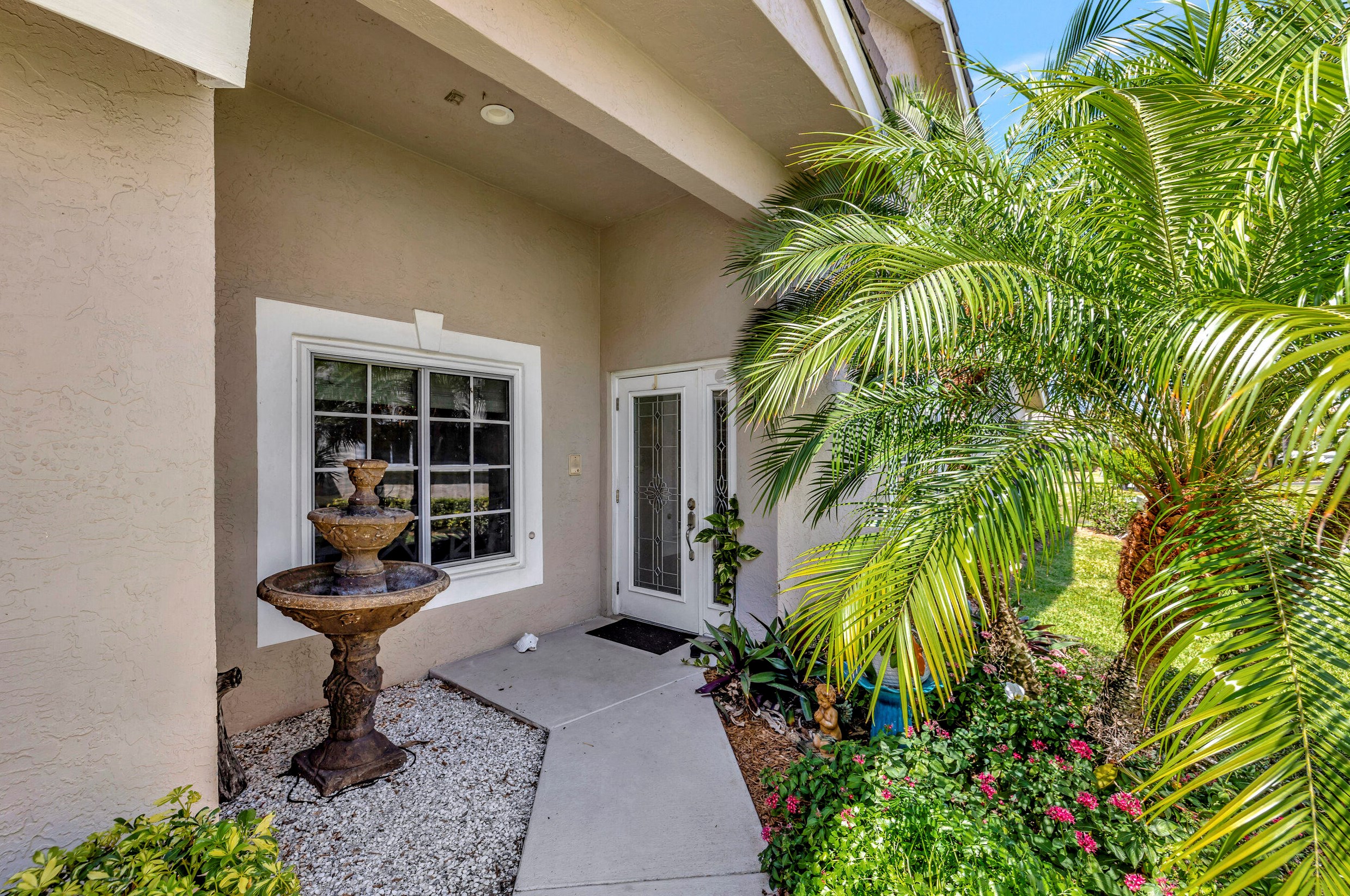 223 Lakeshore Dr, Lake Worth, FL 33462-6072