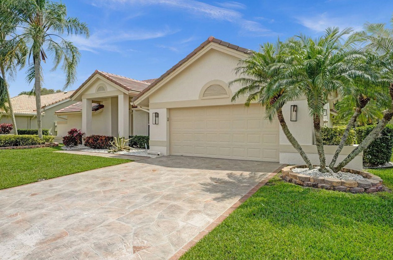 5977 Wedgewood Village Cir, Lake Worth, FL 33463-7368
