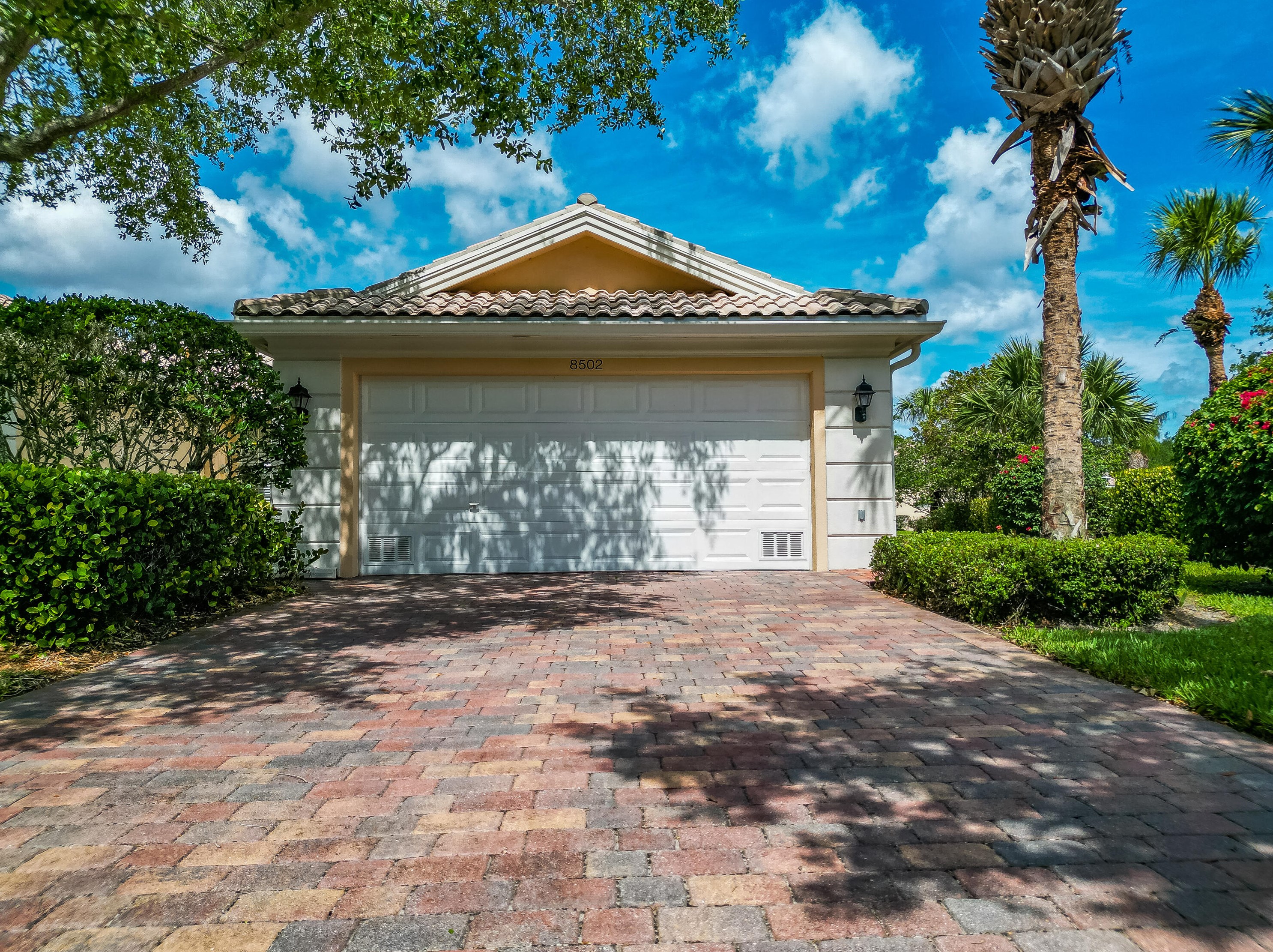 8502 Retreat Dr, Hobe Sound FL  33455-8943 exterior