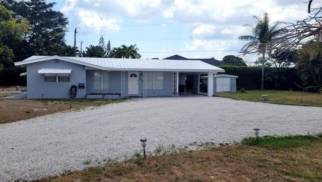 8255 Boxwood Ln, Hobe Sound FL  33455-7406 exterior