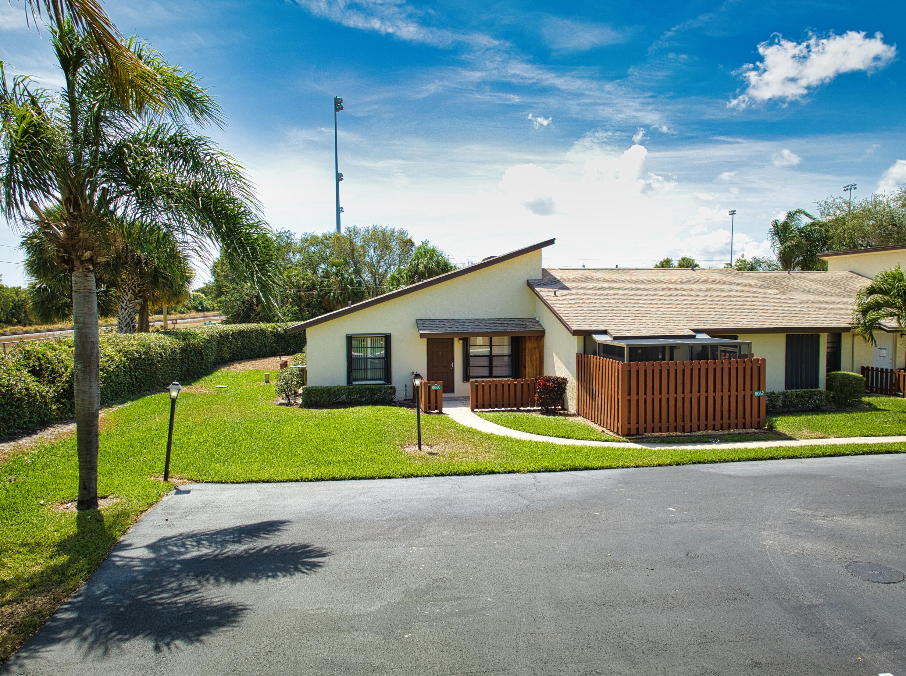 8060 Villa Cir, Hobe Sound, FL 33455-2081