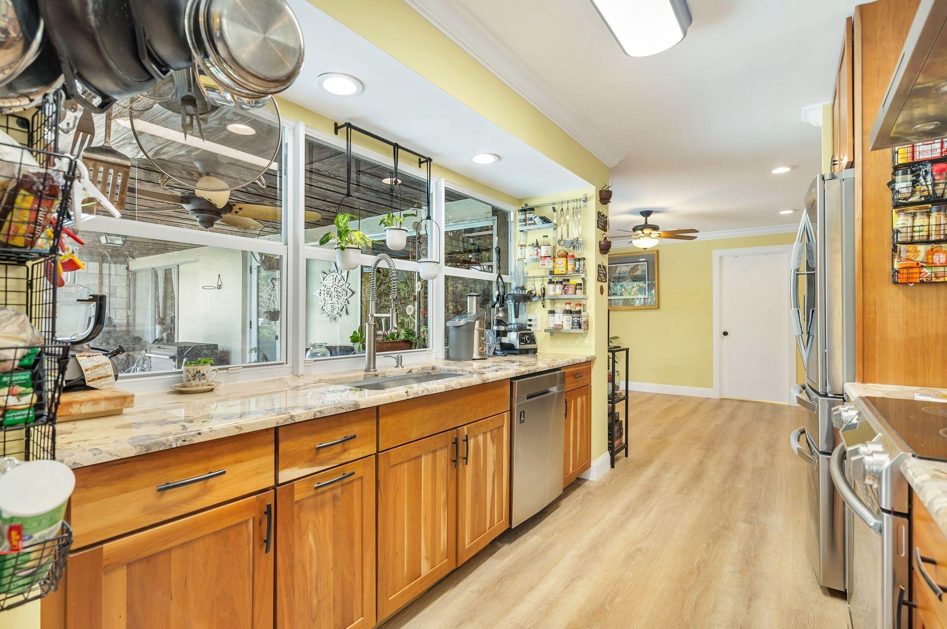 7621 Lake Dr, West Palm Beach FL  33406-8739 exterior