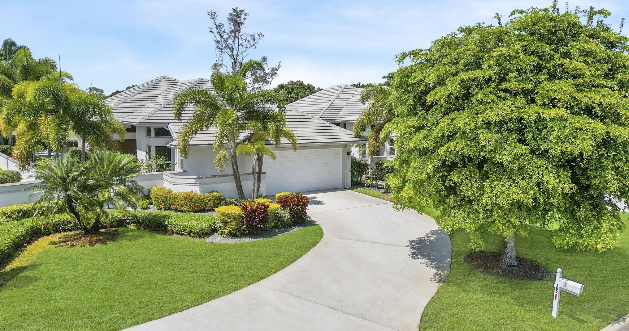 189 Orange Tree Dr, Lake Worth FL 33462-1129 exterior