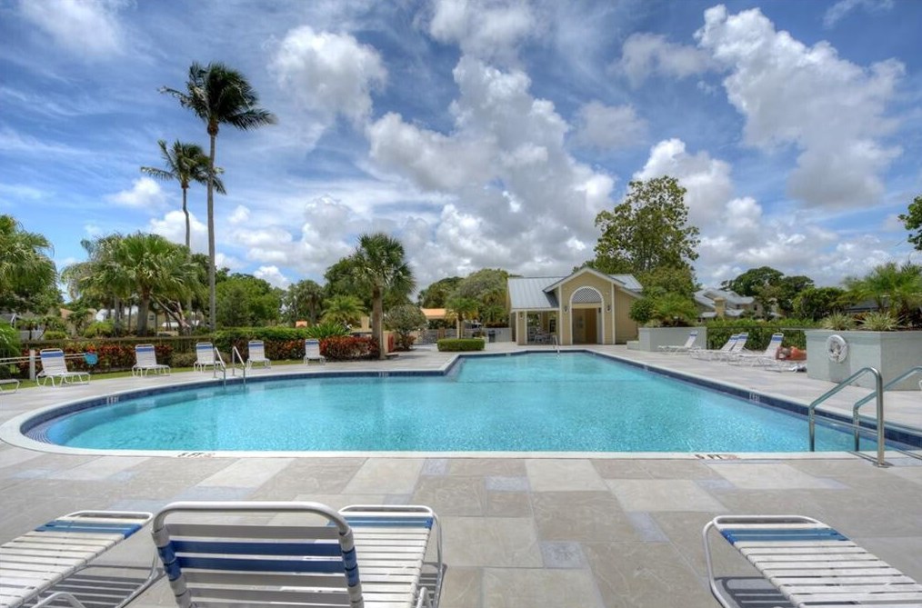 4003 Medford Ct, Boynton Beach FL 33436-9062 exterior