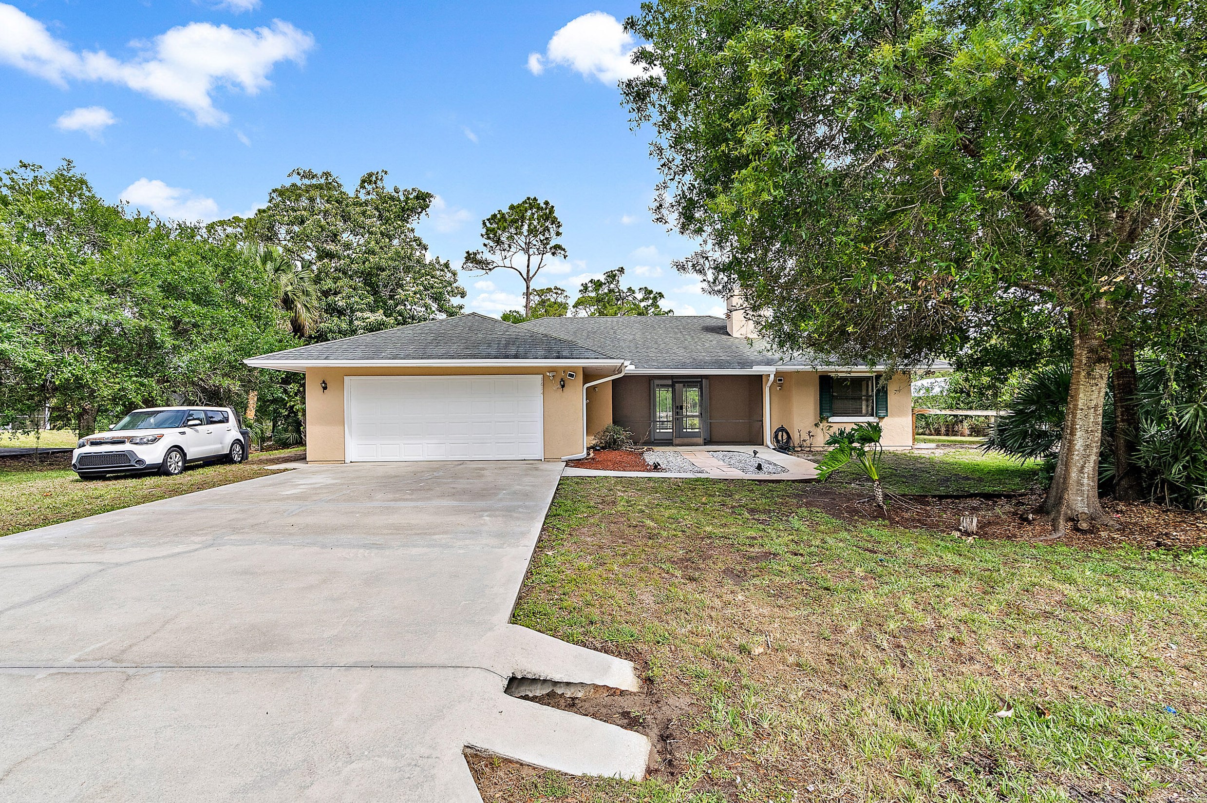 1614 College St, Stuart, FL 34997-7052
