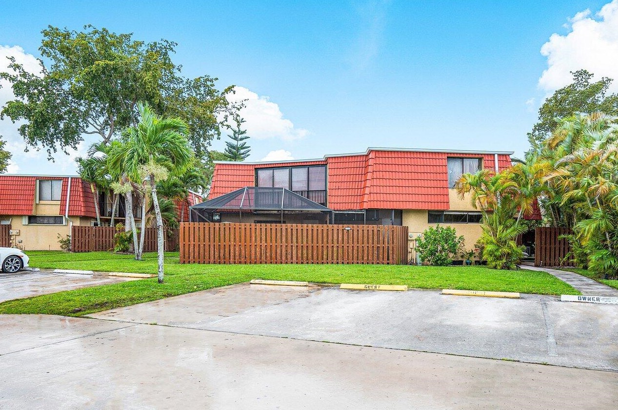 8344 Trent Ct, Boca Raton, FL 33433-8313