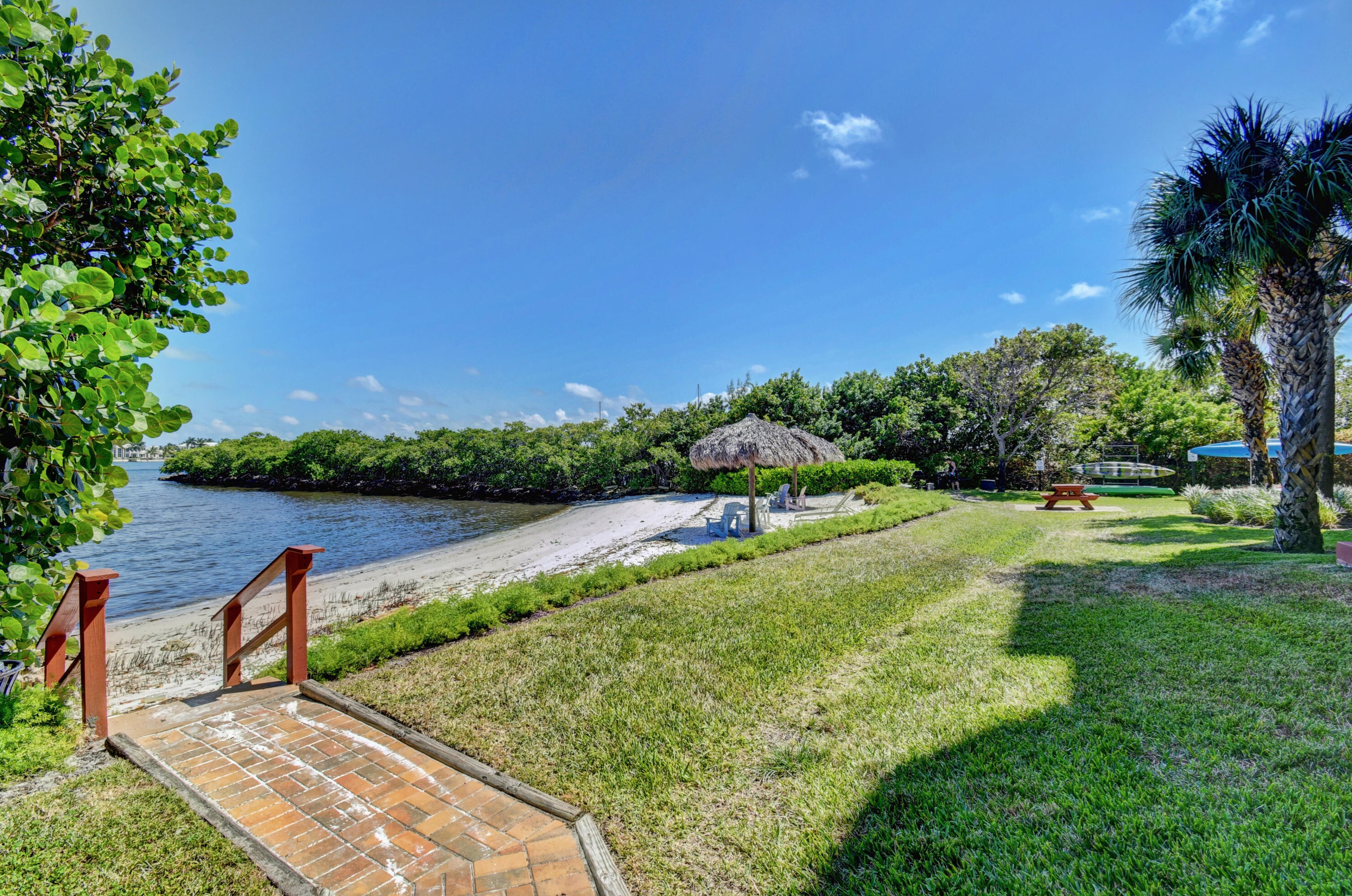 800 Scotia Dr, Lake Worth FL 33462-7023 exterior