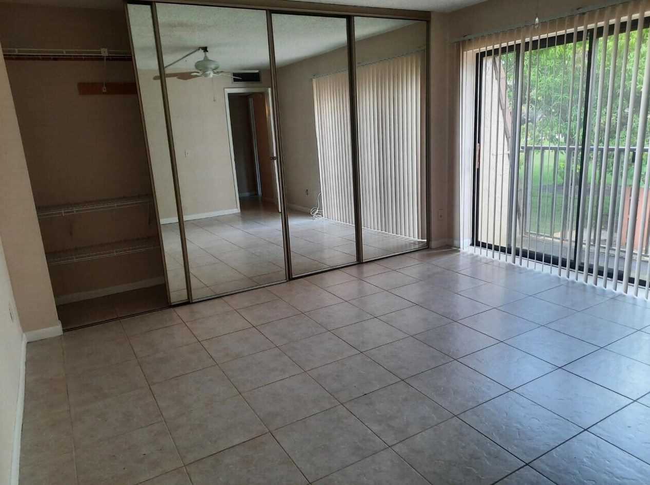 1440 N Lawnwood Cir Apt 19c, Fort Pierce, FL