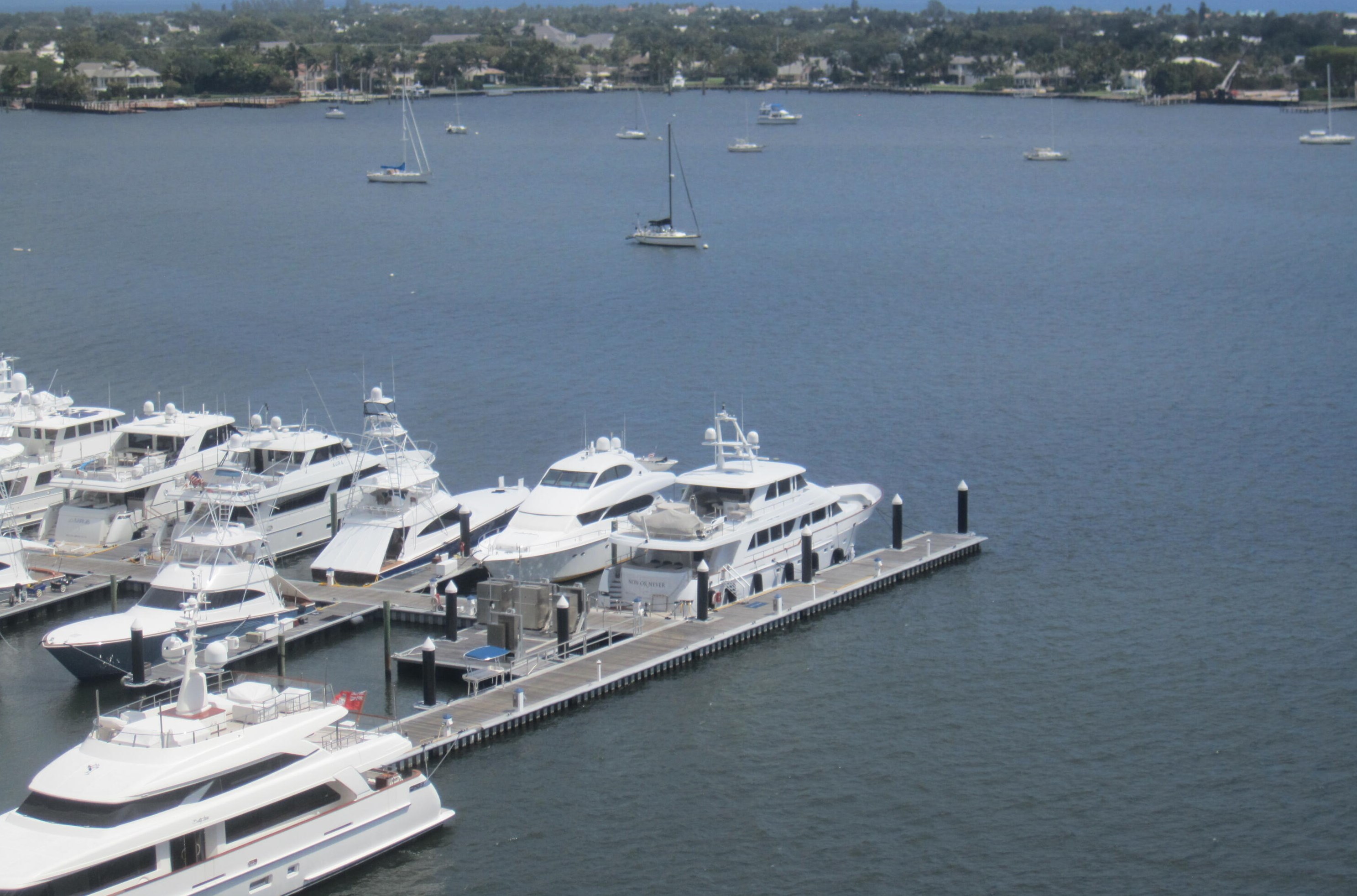 132 Lakeshore Dr #ph17, West Palm Beach, FL 33410