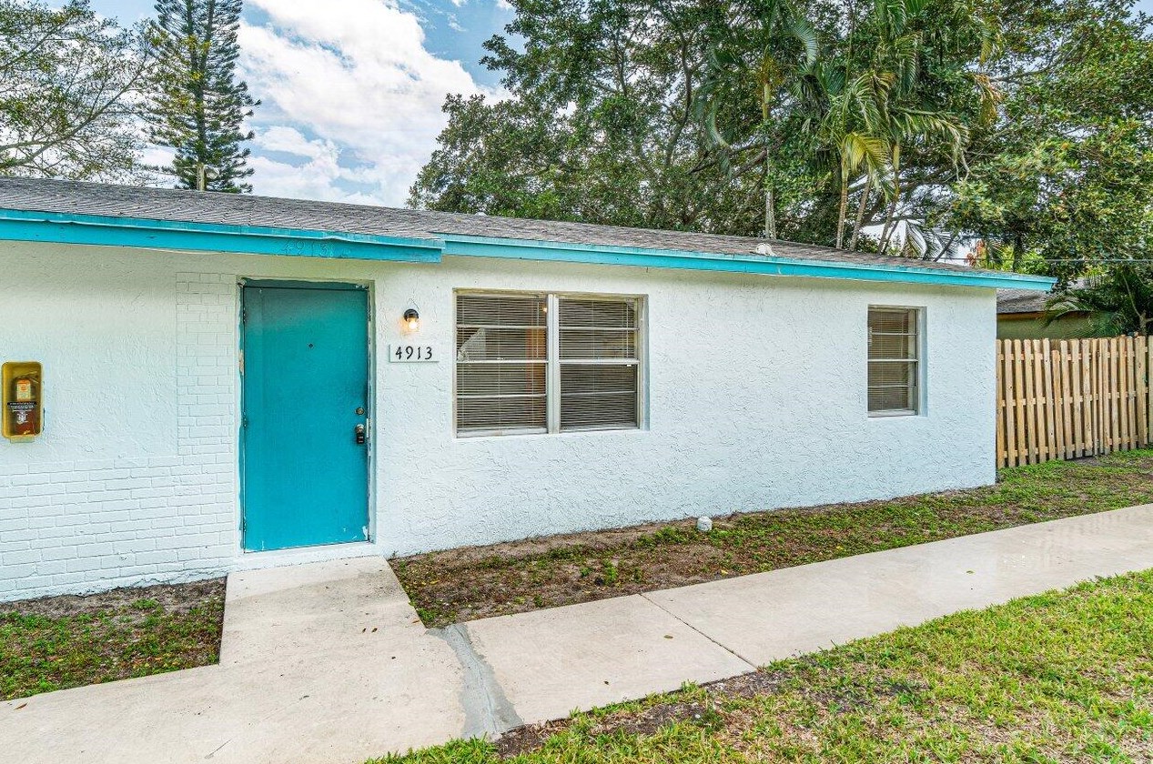 4913 Gulfstream Rd, Lake Worth, FL 33461