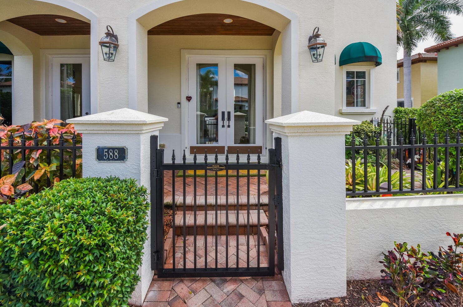 588 Dickens Ct, Boca Raton, FL 33432-3813