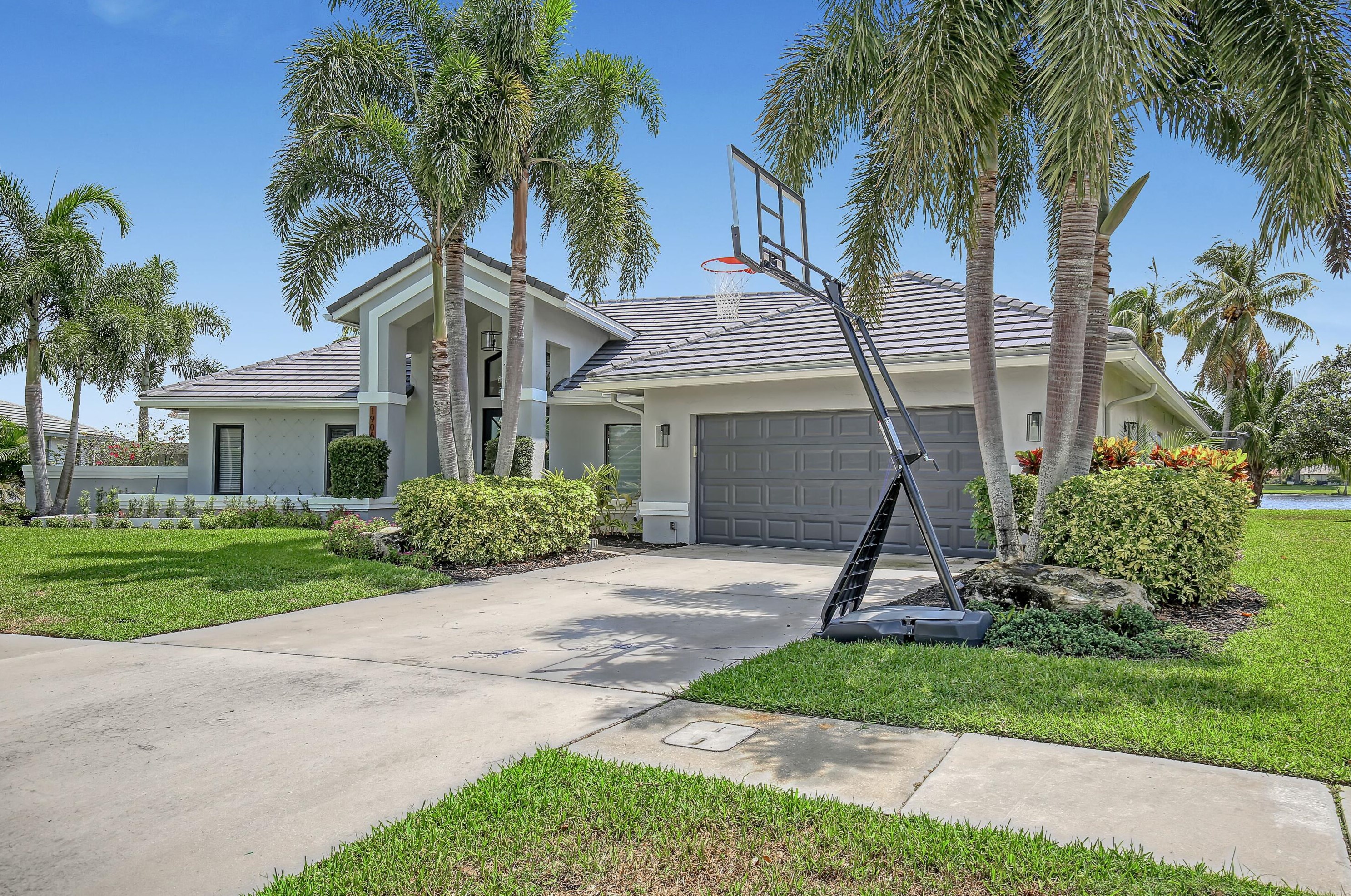 1906 Staimford Cir, West Palm Beach, FL 33414