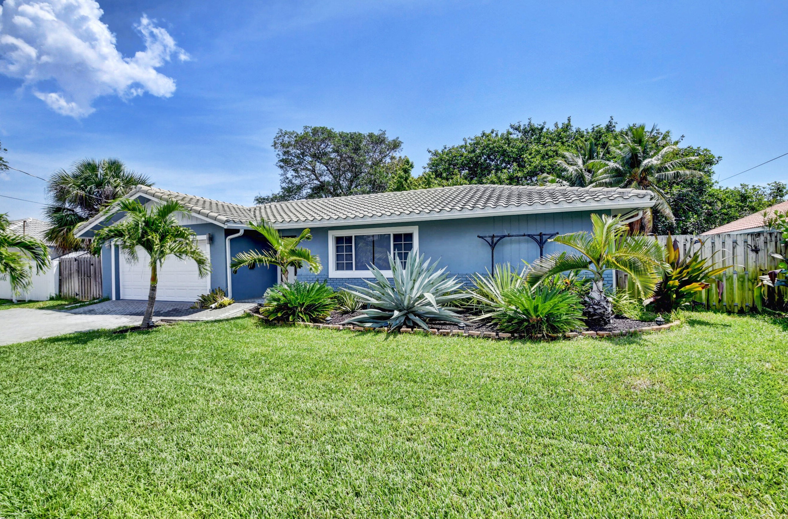 98 Sw 11th Ct, Boca Raton, FL 33486