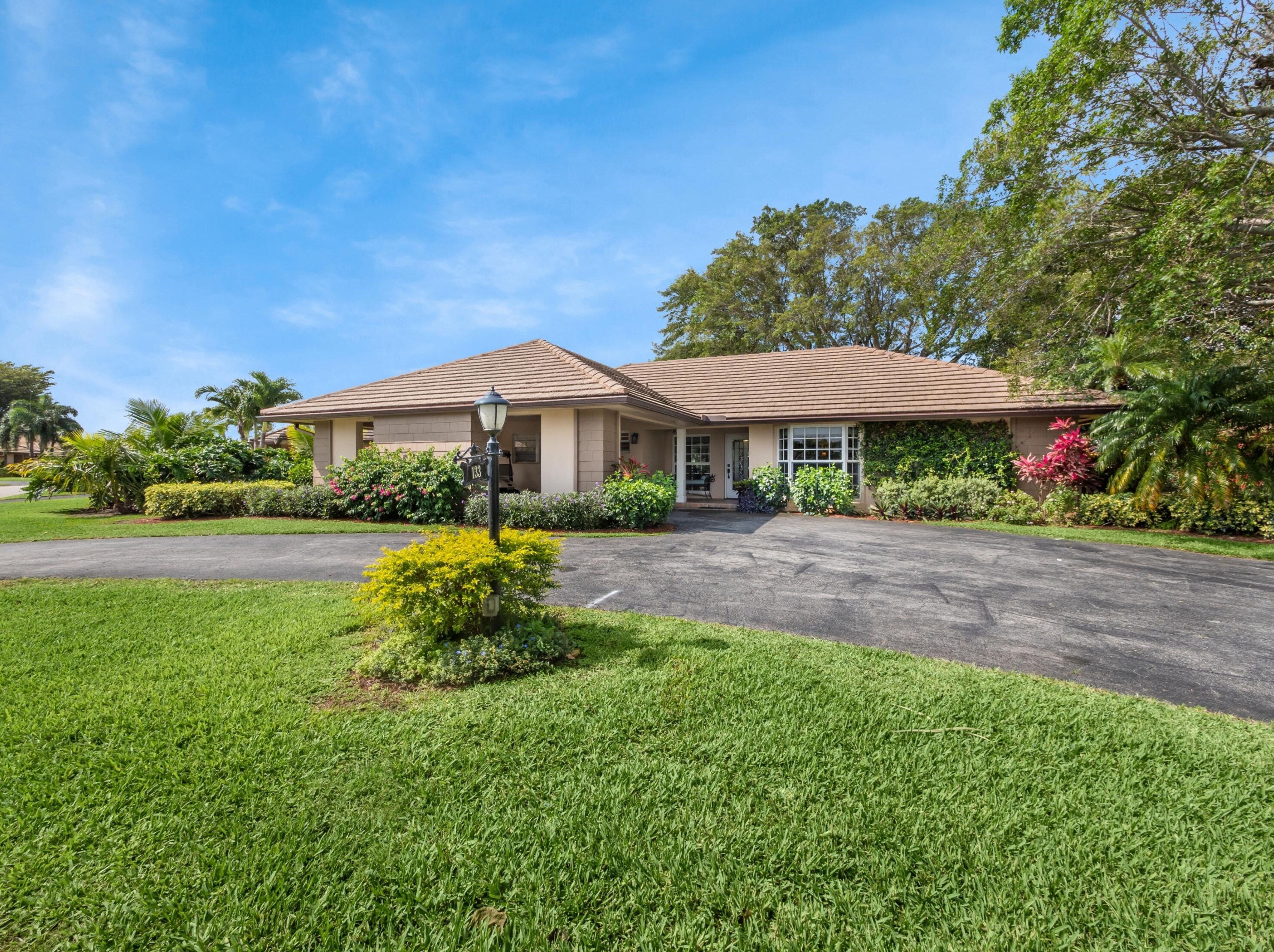 133 Clubhouse Blvd, Lake Worth, FL 33462