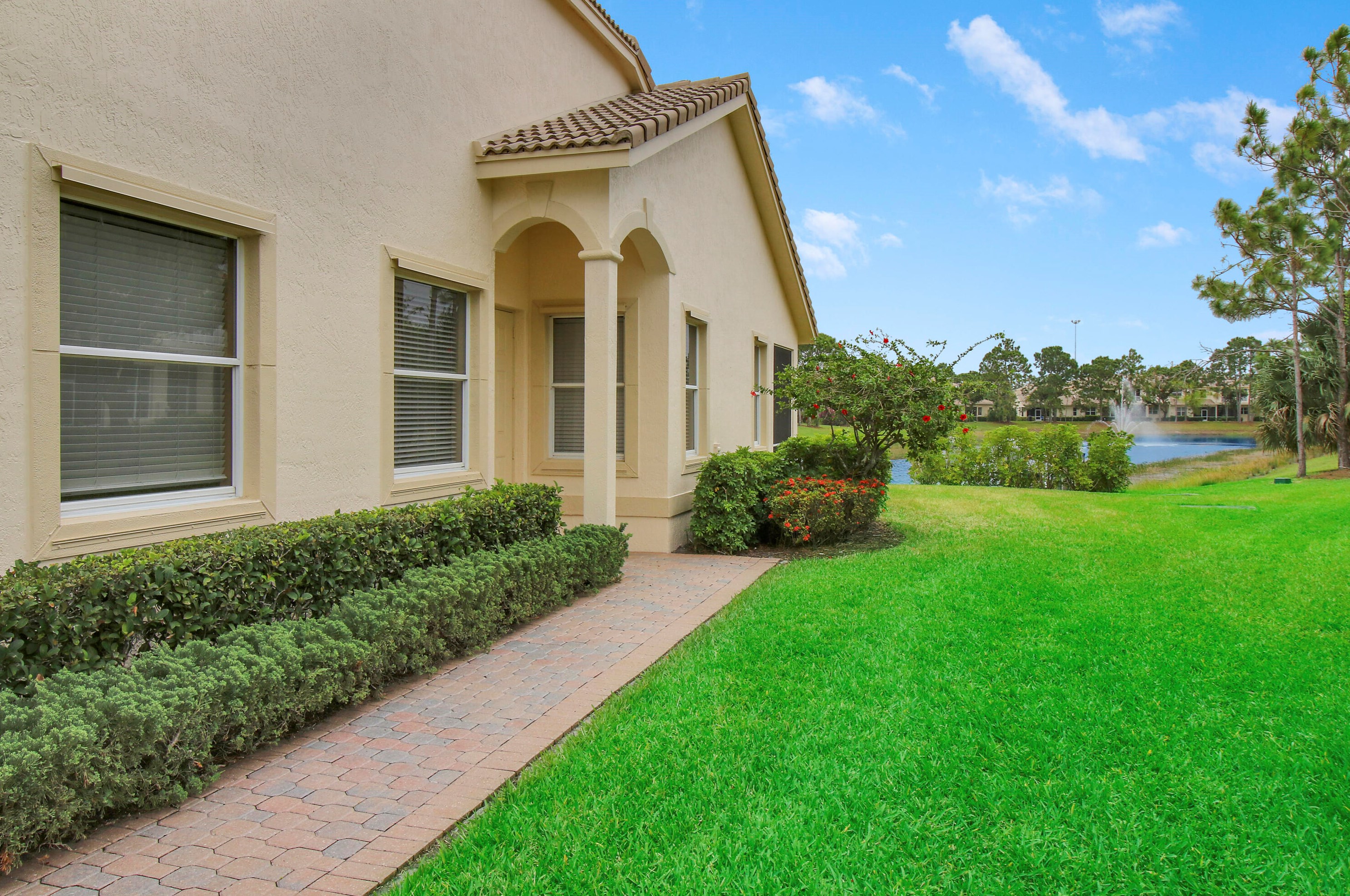 9015 Sand Shot Way, Port Saint Lucie, FL 34986