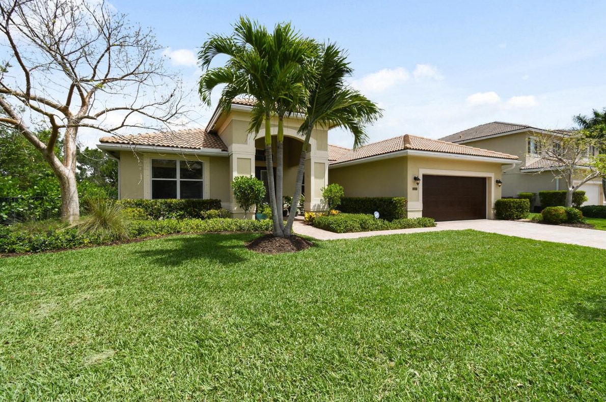 9369 Silent Oak Cir, West Palm Beach, FL 33411-6632