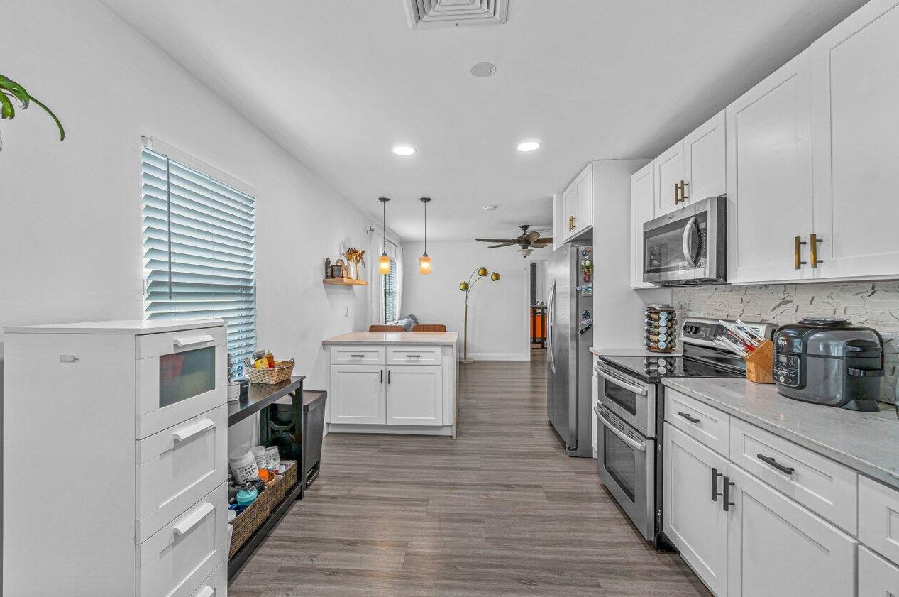 309 B St, Lake Worth FL  33460-3229 exterior