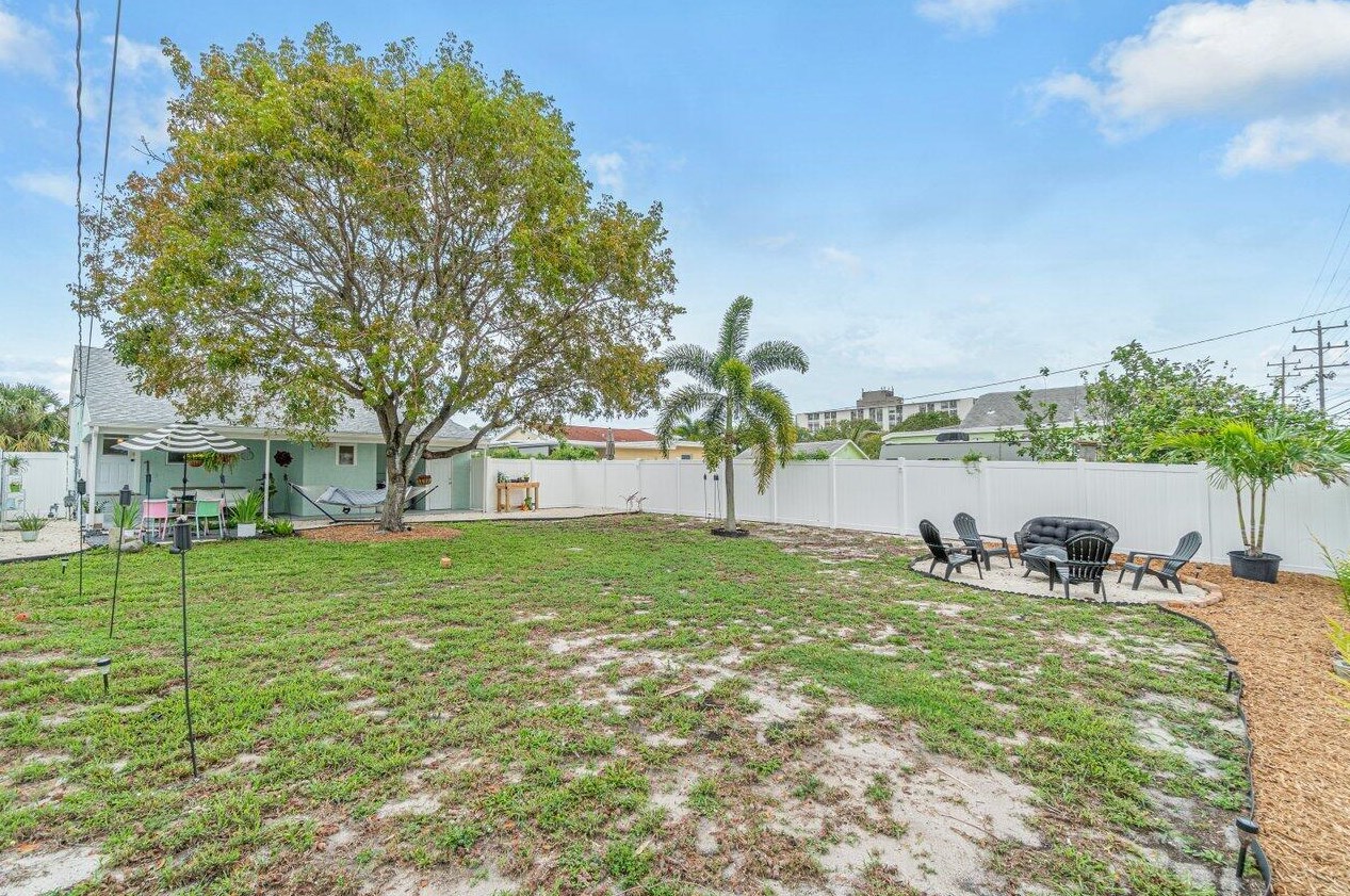 309 B St, Lake Worth FL  33460-3229 exterior