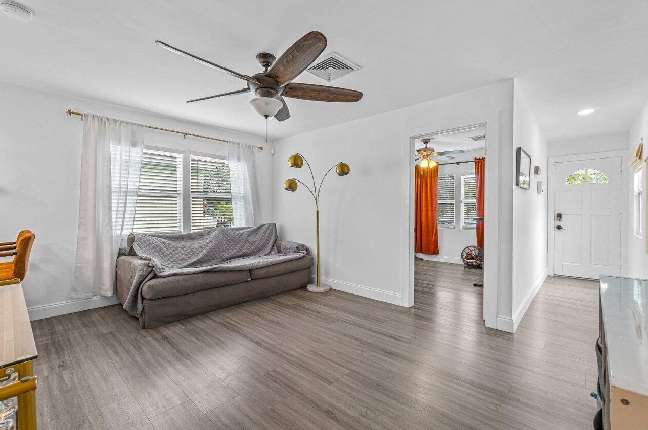 309 B St, Lake Worth FL  33460-3229 exterior