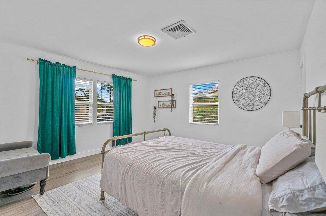 309 B St, Lake Worth FL  33460-3229 exterior