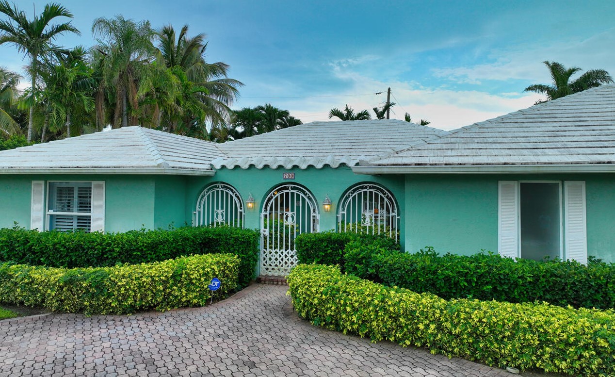700 Valencia Dr, Boca Raton, FL 33432