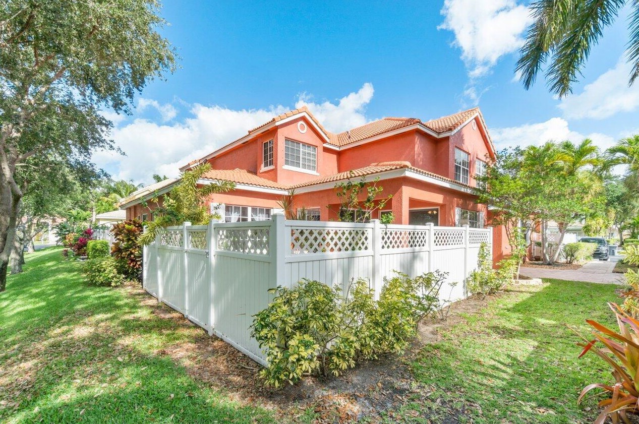5548 Boynton Gardens Dr, Boynton Beach, FL 33437-5342
