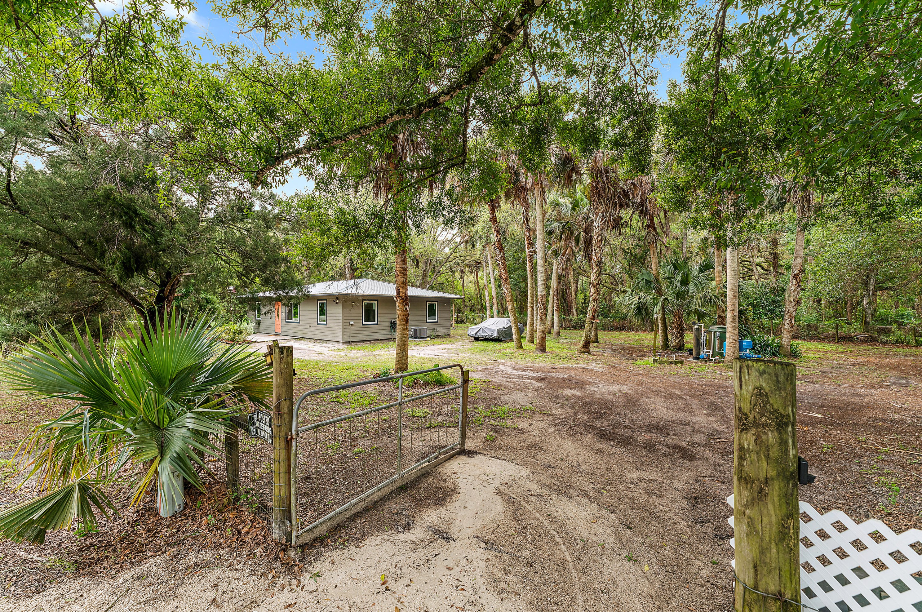 6868 Center St, Okeechobee, FL 34974-7995