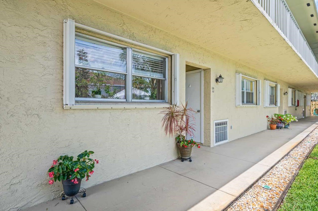 929 11th Ter, Stuart, FL 34994-9530