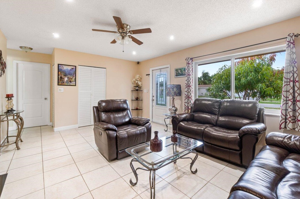 5981 38th Ct, Lake Worth, FL 33463-3238