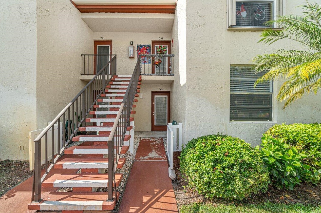 12 Willowbrook Ln #104, Delray Beach, FL 33446