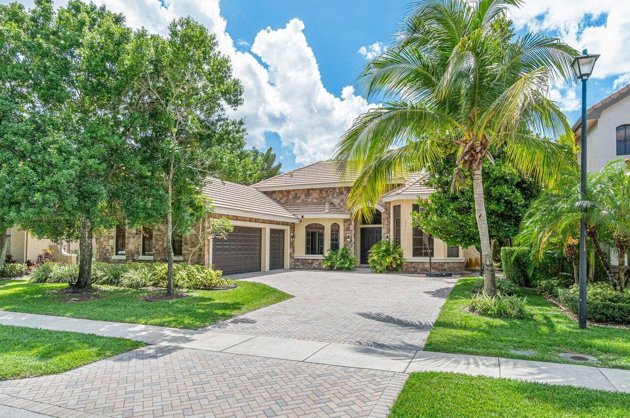 10476 Trianon Pl, Lake Worth, FL 33449-8074
