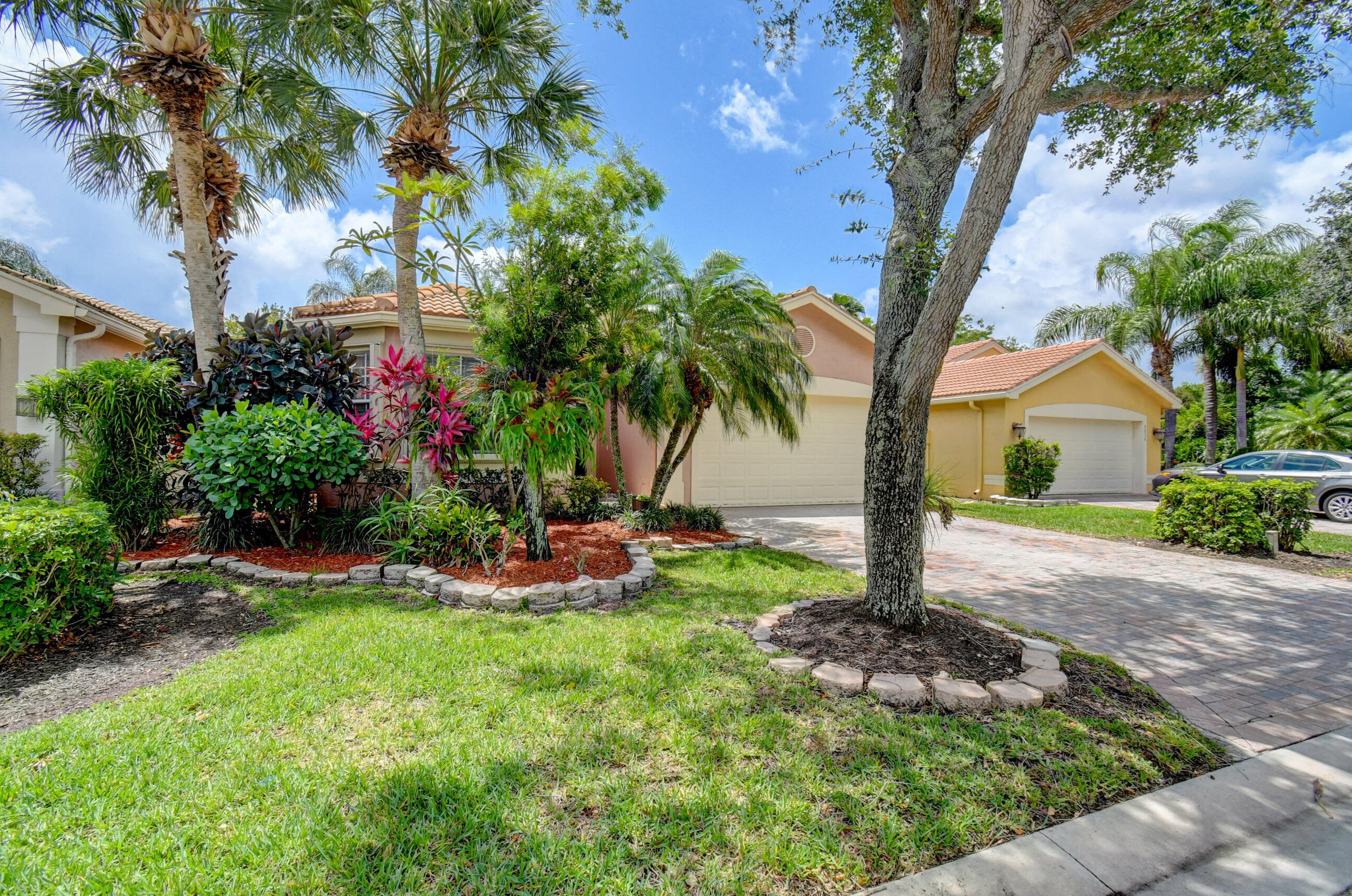 8832 Palm River Dr, Lake Worth, FL 33467-6934