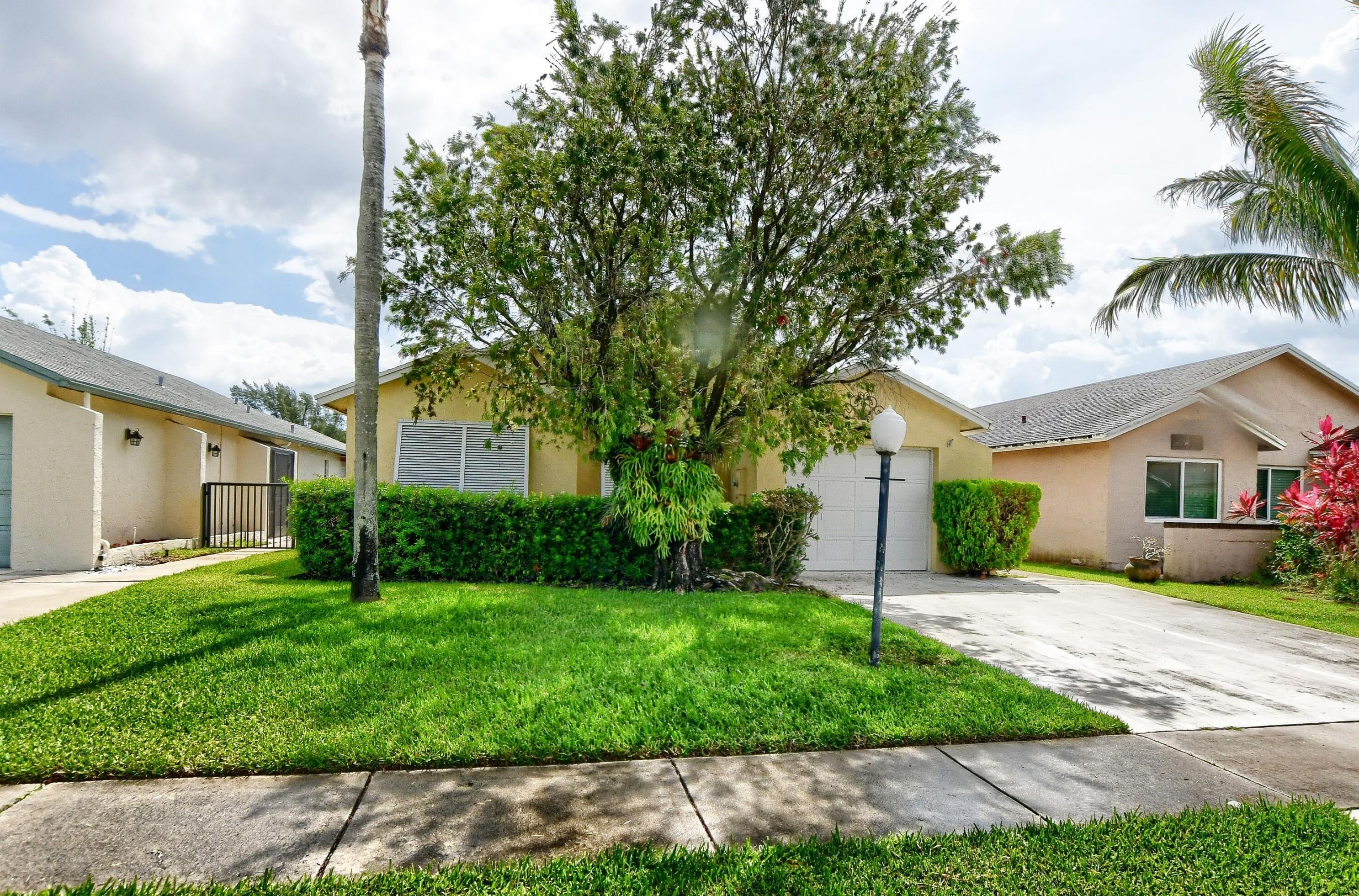9135 Pine Springs Dr, Boca Raton, FL 33428-1458