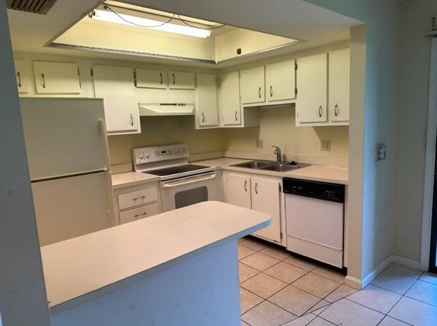4700 Oak Terrace Dr, Lake Worth, FL 33463-3733