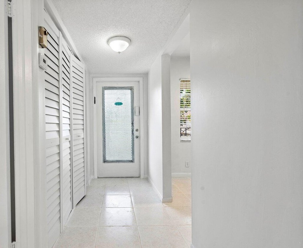 21 Abbey Ln #202, Delray Beach, FL 33446