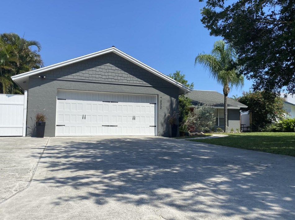 7555 Crane St, Hobe Sound, FL 33455-6211
