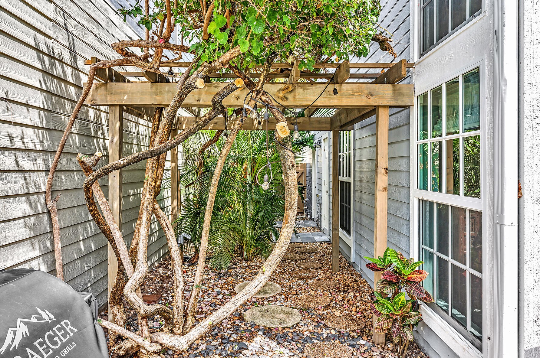 5044 Pointe Emerald Ln, Boca Raton FL  33486-1487 exterior