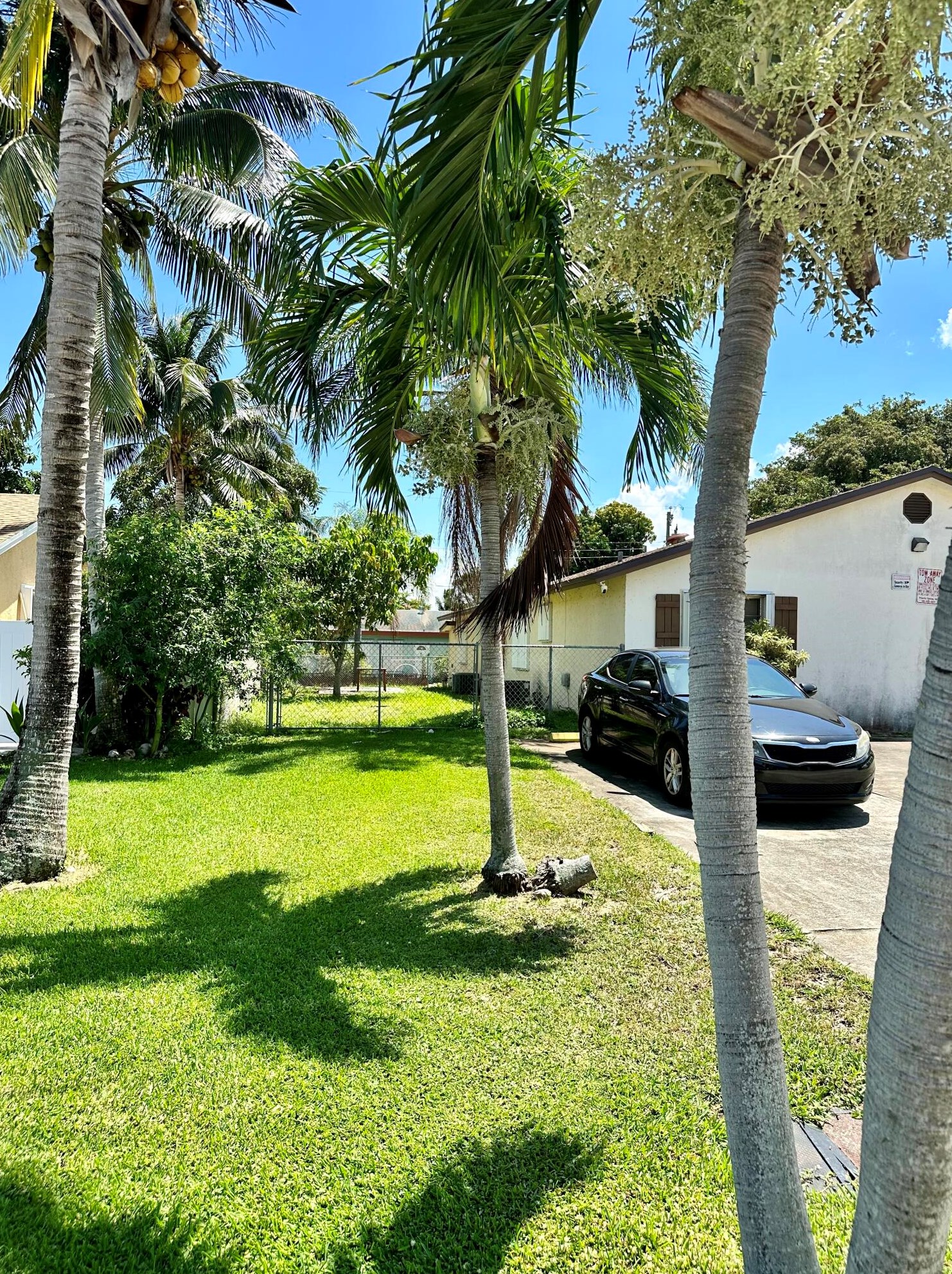 1086 Oleander Rd, Lake Worth, FL 33462-5946