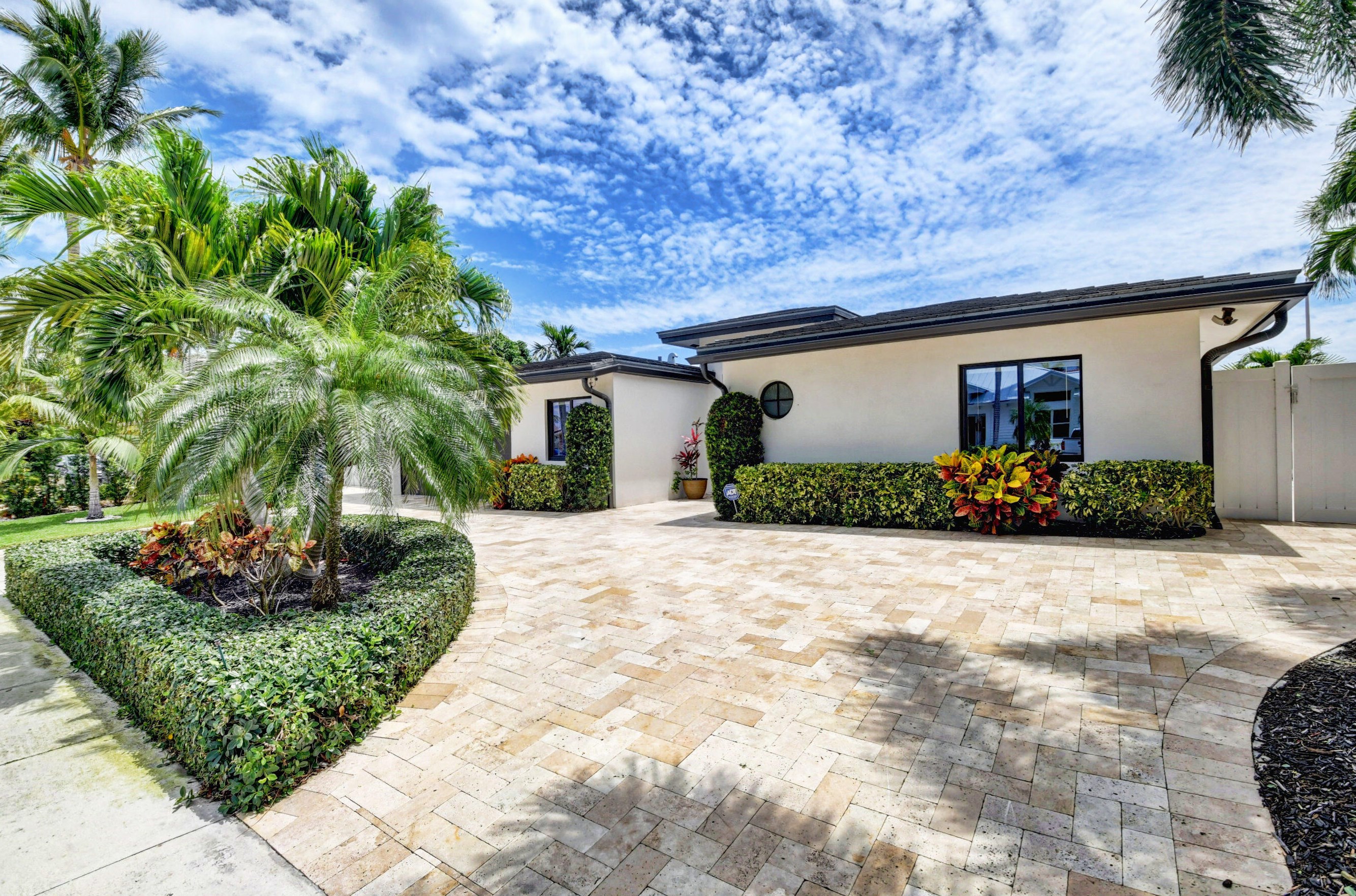 784 Ne 71st St, Boca Raton, FL 33487