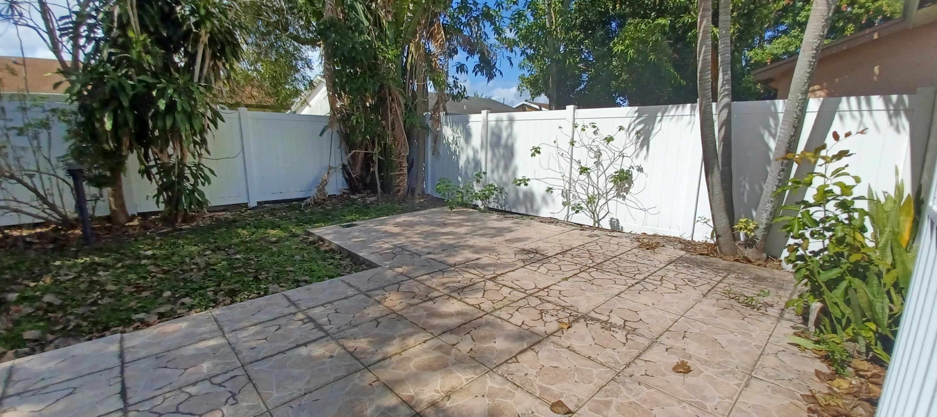 6186 Winrock Rd, Lake Worth, FL 33463