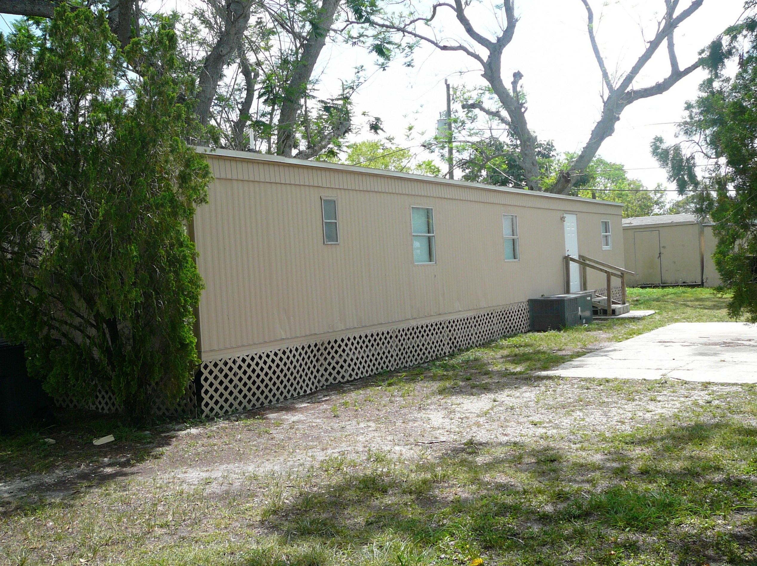 1211 E Joy Ln, Fort Pierce, FL 34945