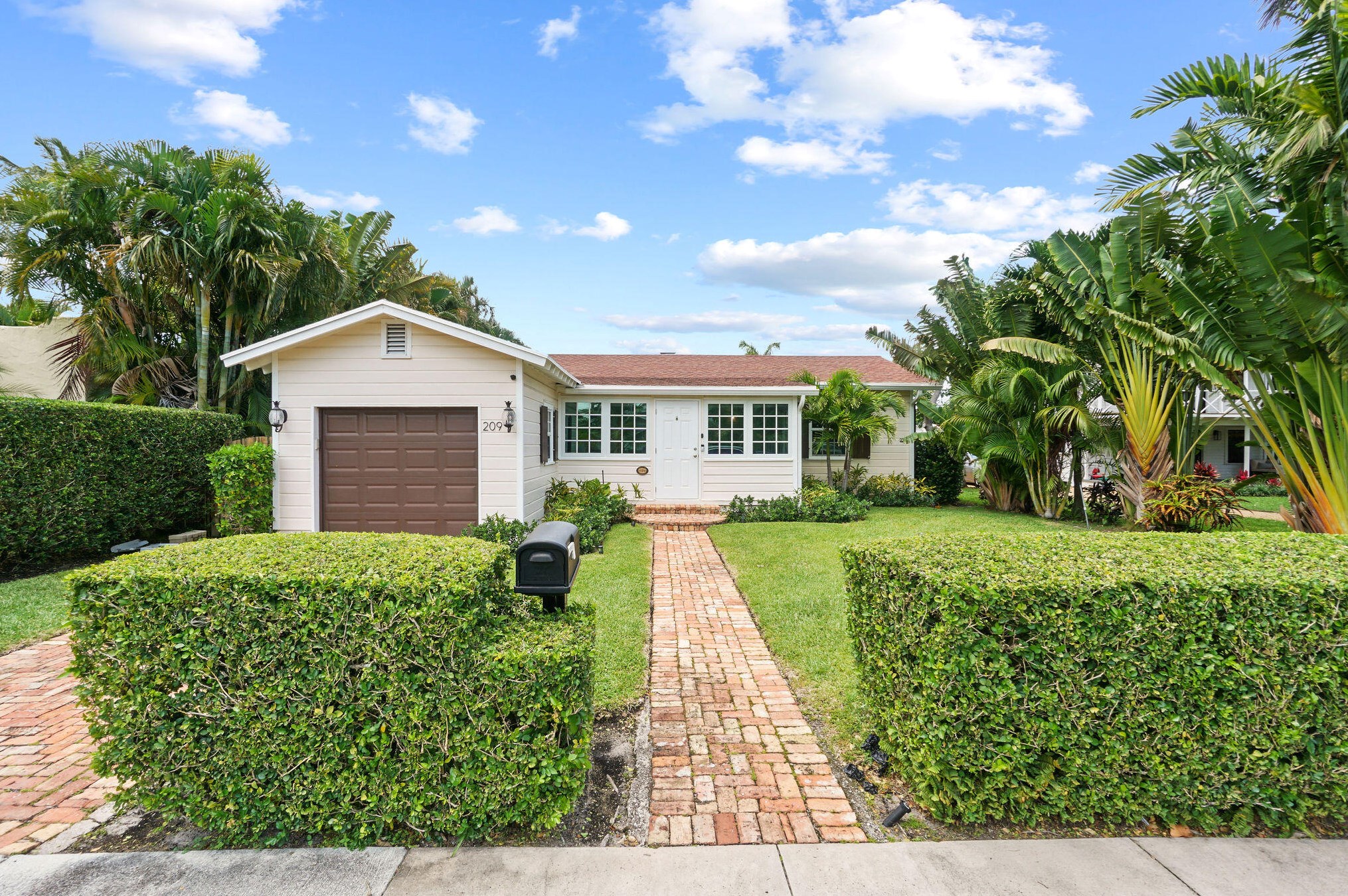 209 Lakeland Dr, West Palm Beach, FL 33405