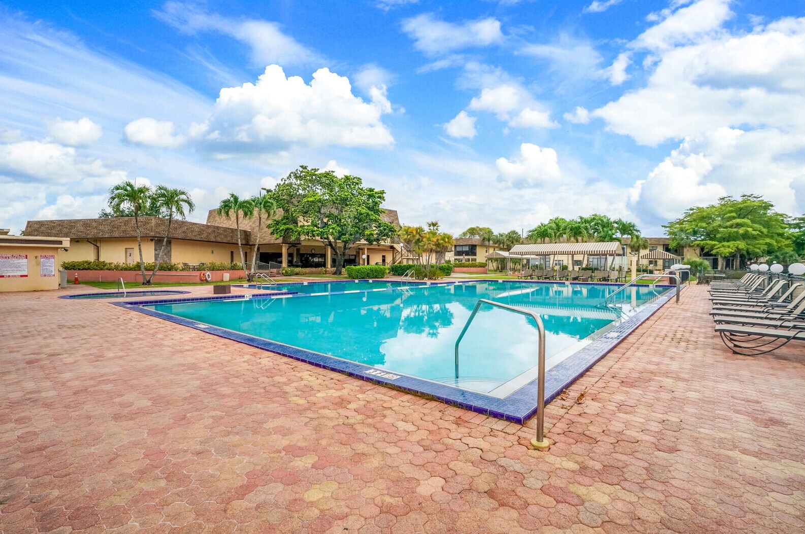 351 Cambridge Rd, Hollywood FL  33024-1177 exterior