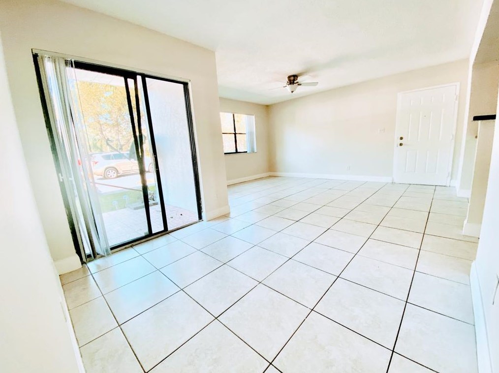 530 S Park Rd #11-16, Hollywood, FL 33021