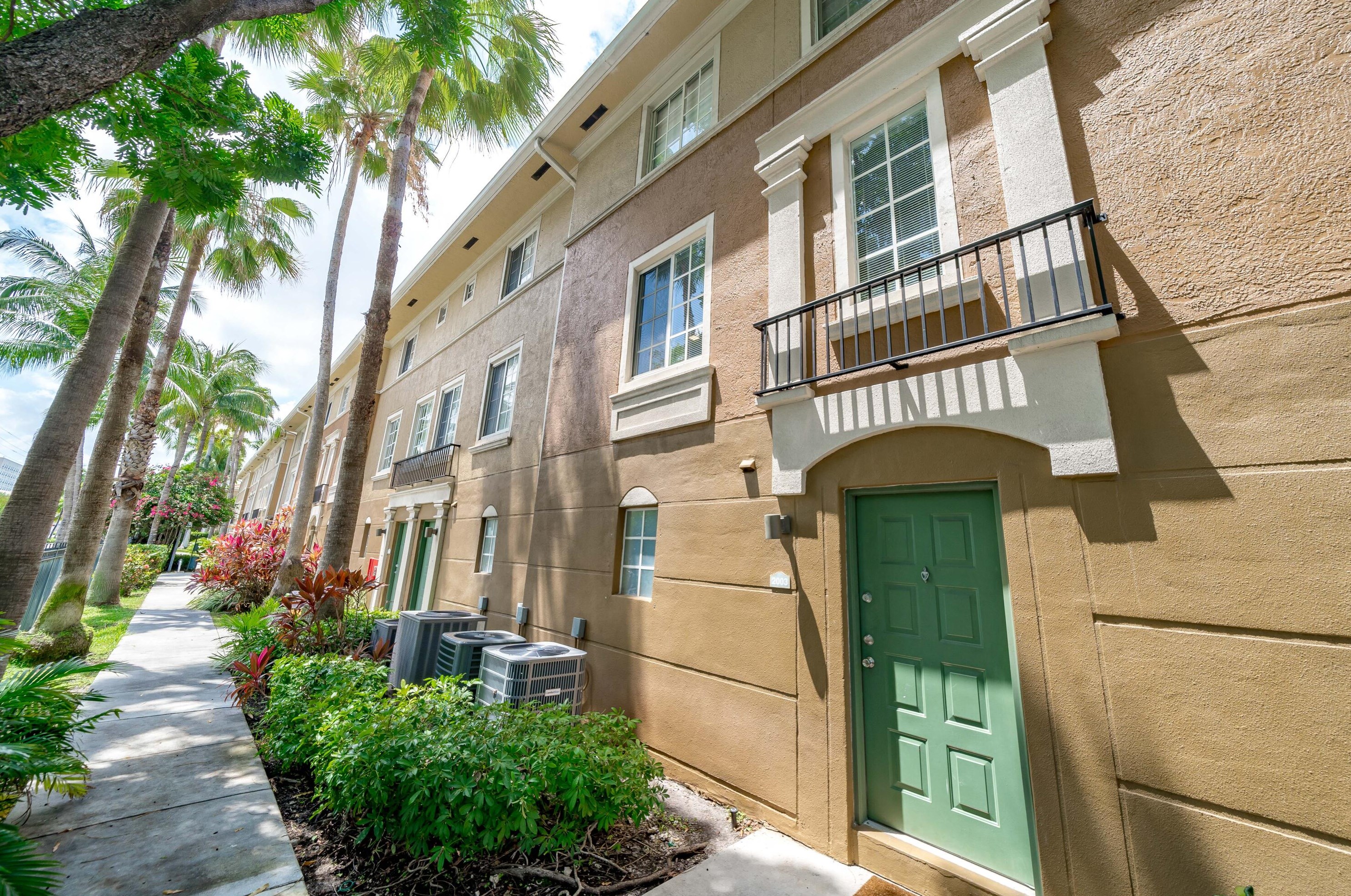 2951 Ne 185th St Apt 2003, Miami, FL 33180