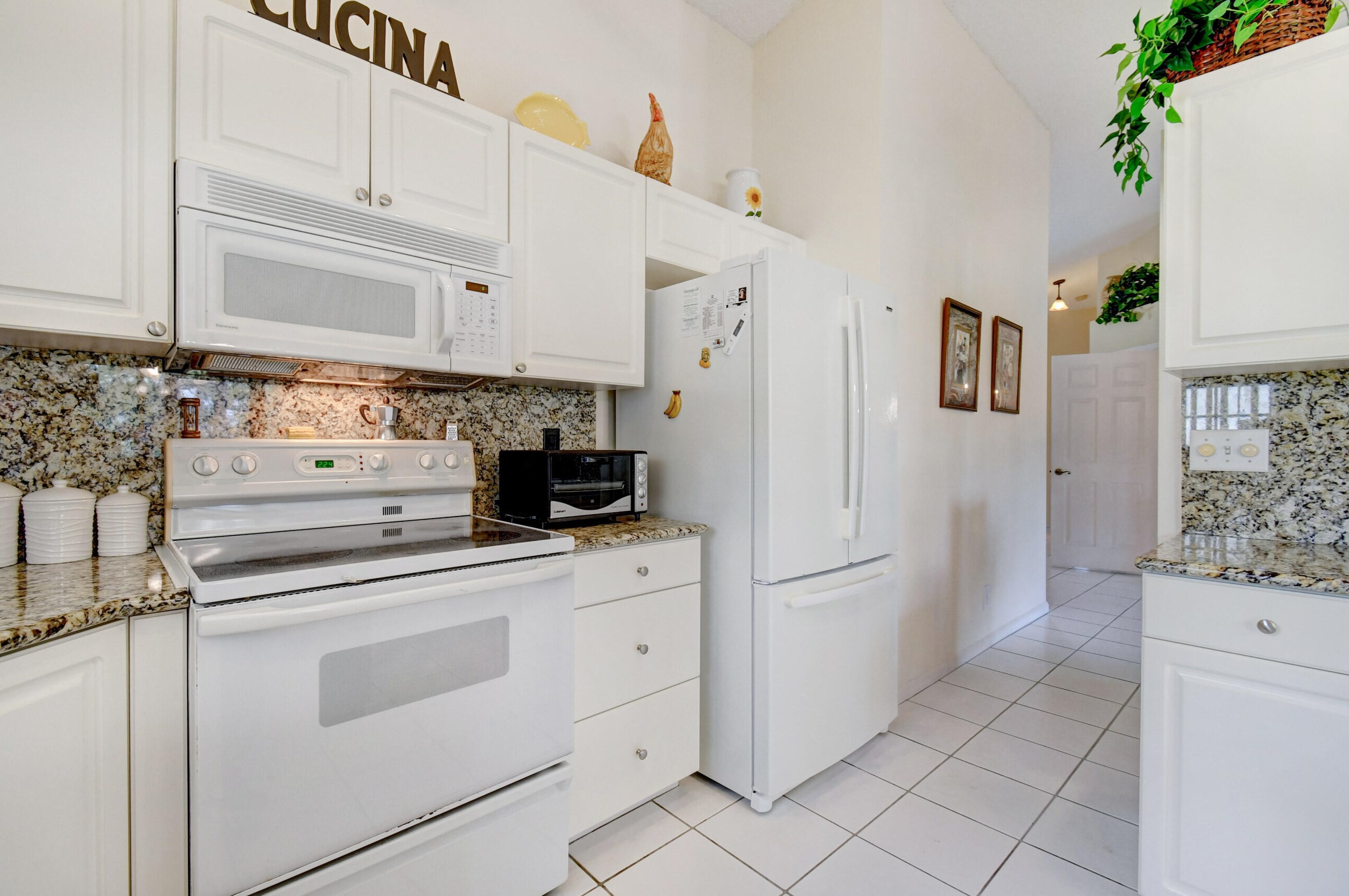 3230 Jog Park Dr, Lake Worth, FL 33467-2014