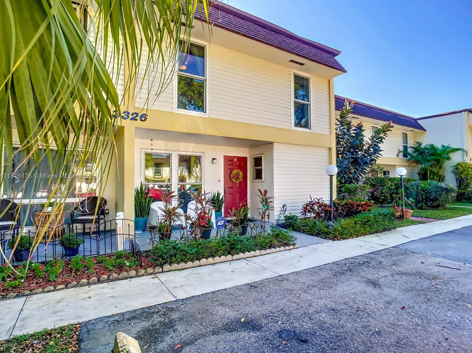 3326 Farragut St, Hollywood, FL 33021-3105