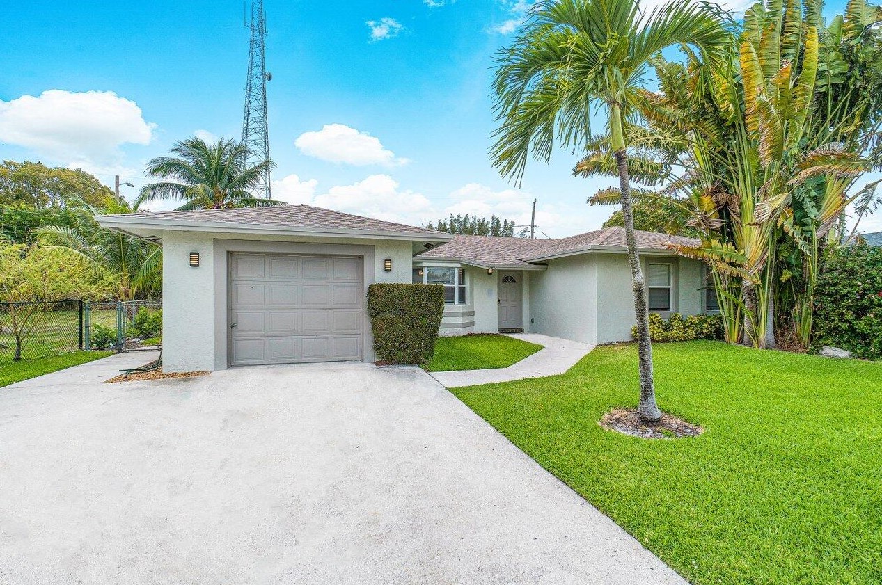 1451 4th St, Boynton Beach, FL 33435-2627