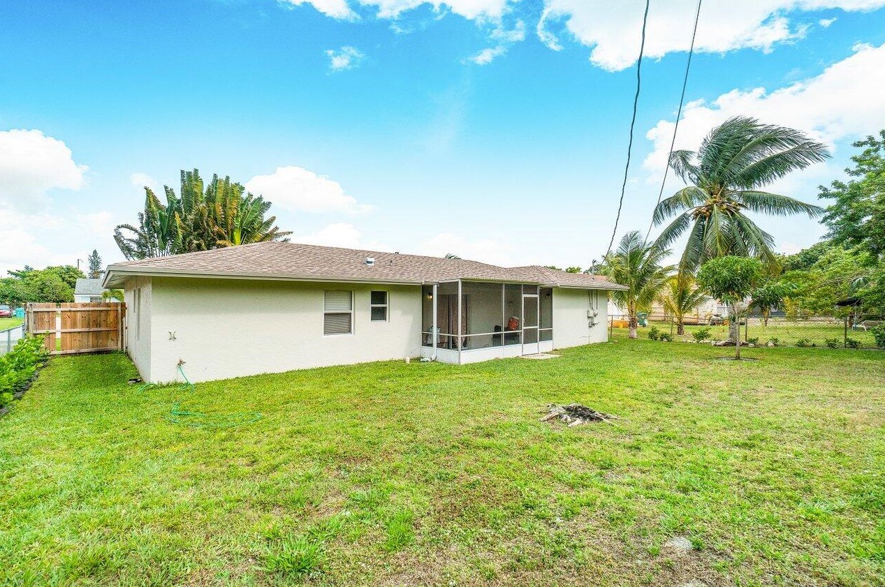 1451 4th St, Boynton Beach FL  33435-2627 exterior