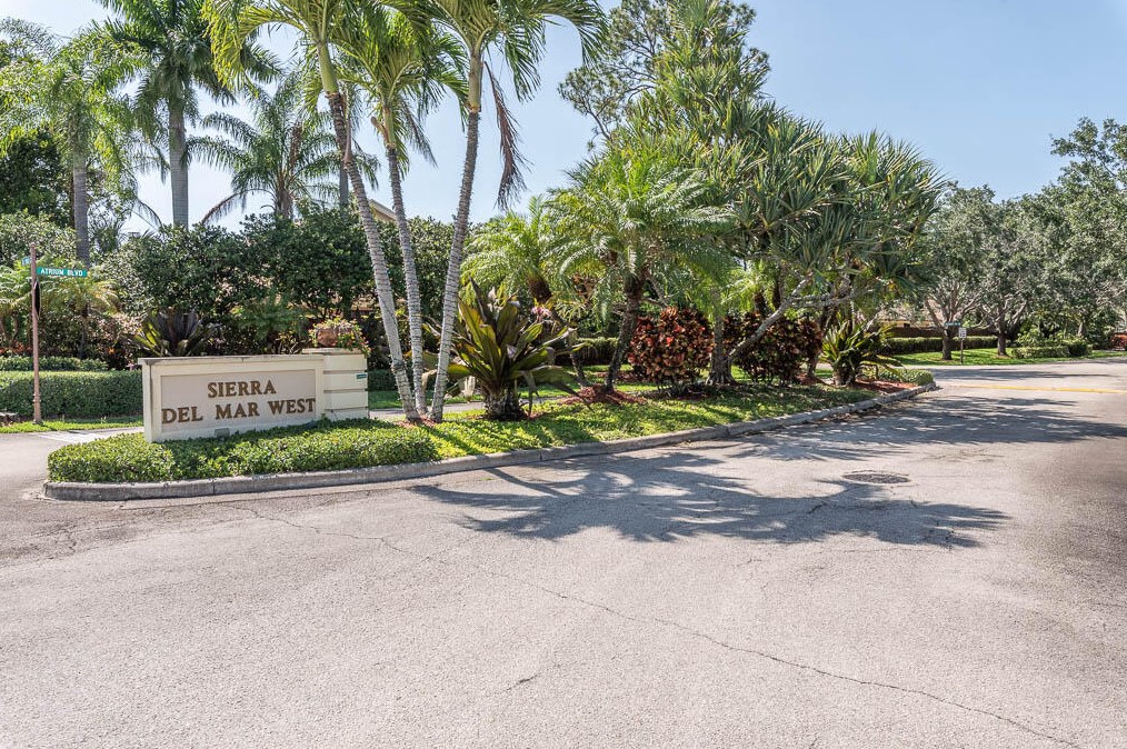 7789 Kenway Pl W, Boca Raton, FL 33433